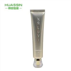 Envasament de tub cosmètic buit